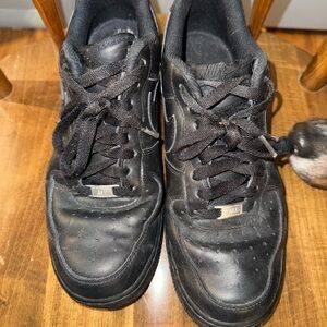 Nike Men’s airforce 1 Black Sneakers Size 9.5